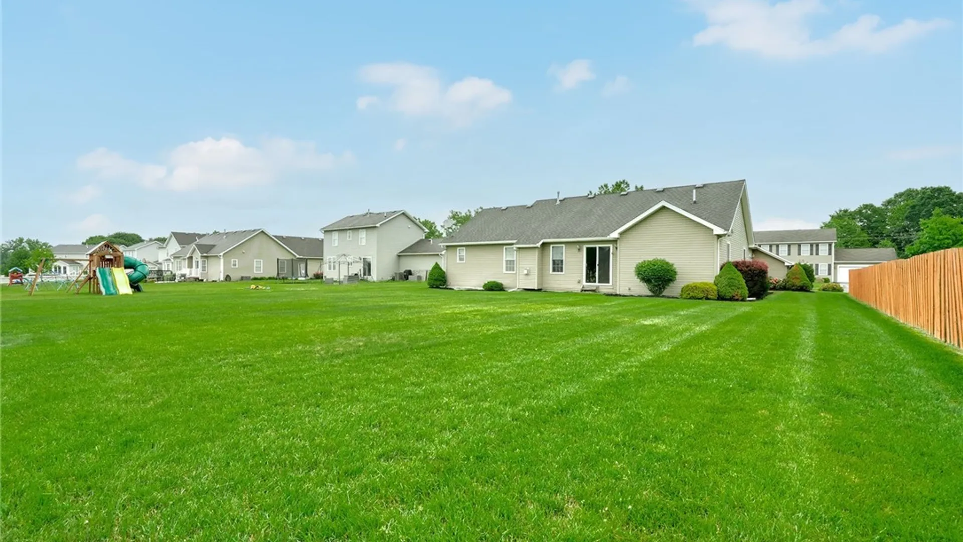 Property at 82 Harrogate Crossing, Henrietta, NY 14586 4