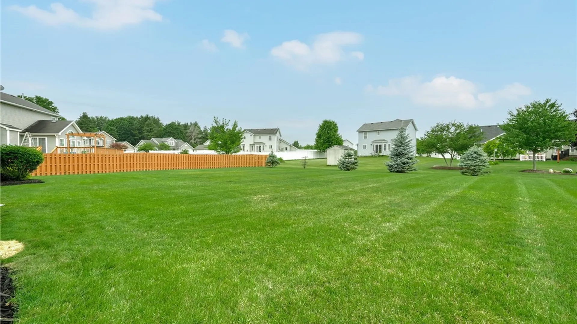 Property at 82 Harrogate Crossing, Henrietta, NY 14586 41