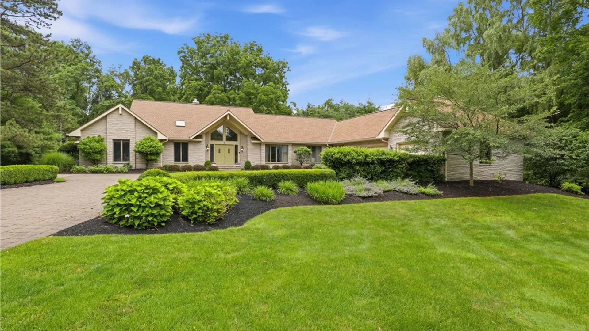 Property at 9 Pine Acres Drive, Pittsford, NY 14618 2