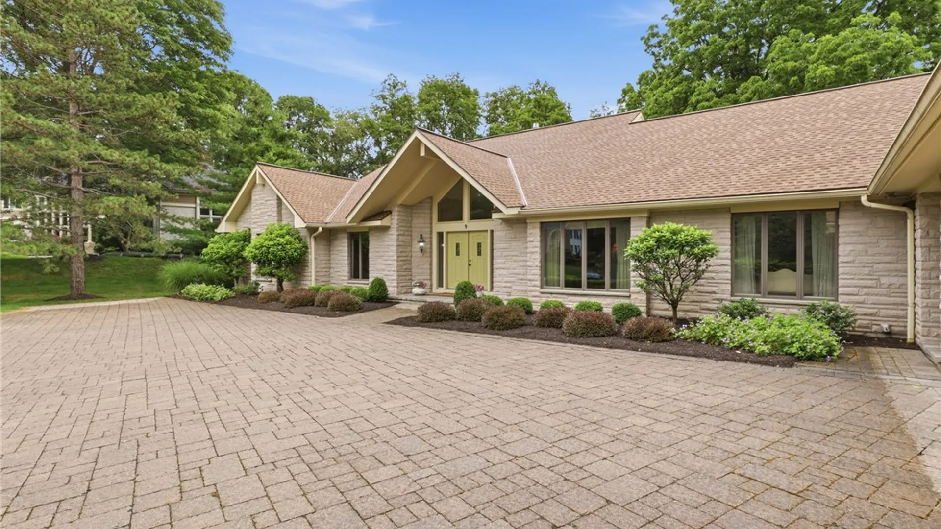 Property at 9 Pine Acres Drive, Pittsford, NY 14618 3