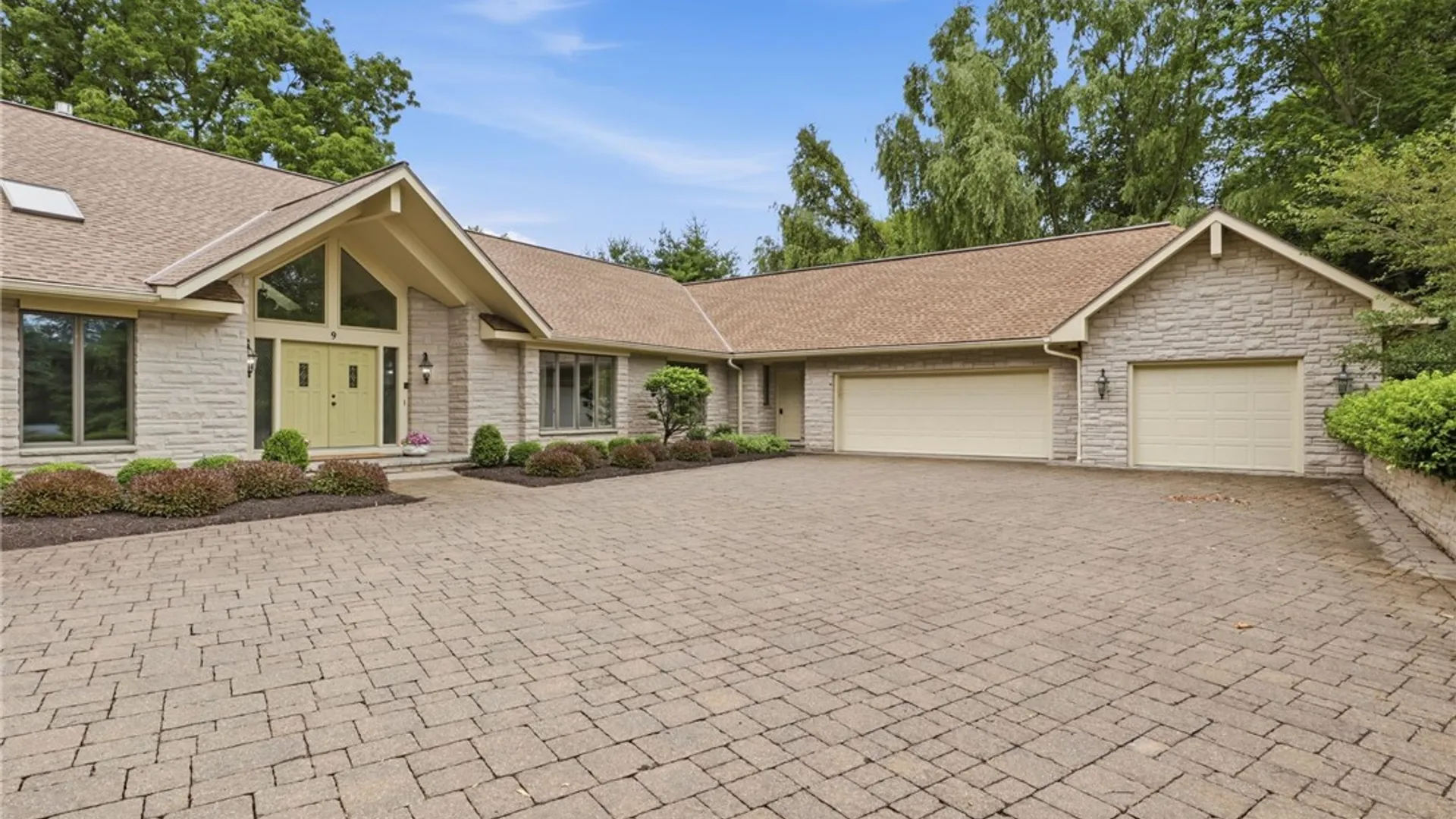Property at 9 Pine Acres Drive, Pittsford, NY 14618 4