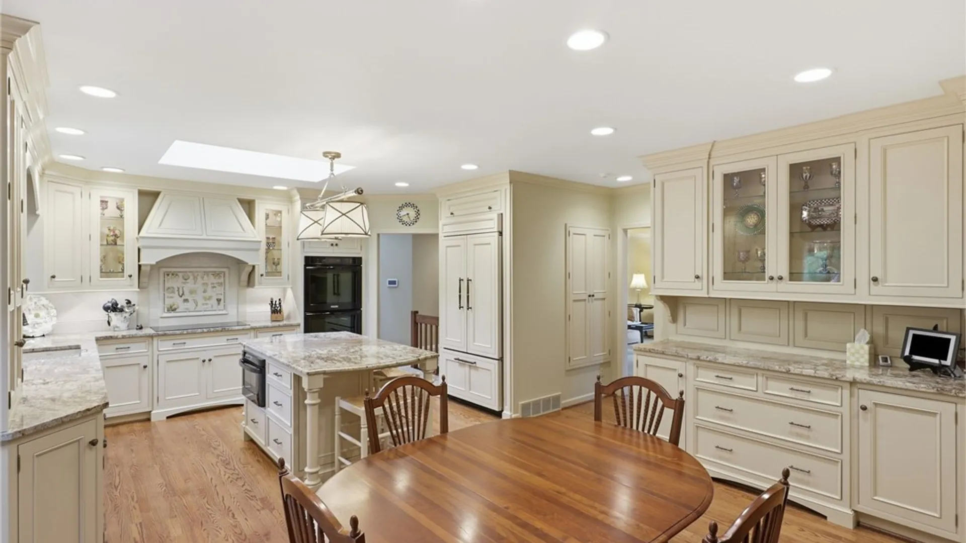 Property at 9 Pine Acres Drive, Pittsford, NY 14618 8