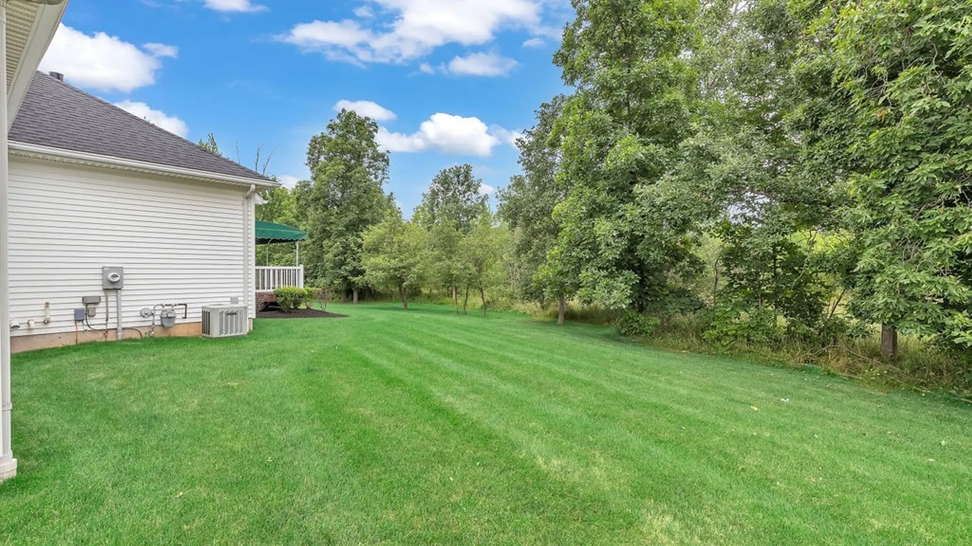 Property at 4877 Waterford Place, Lockport Town, NY 14094 4