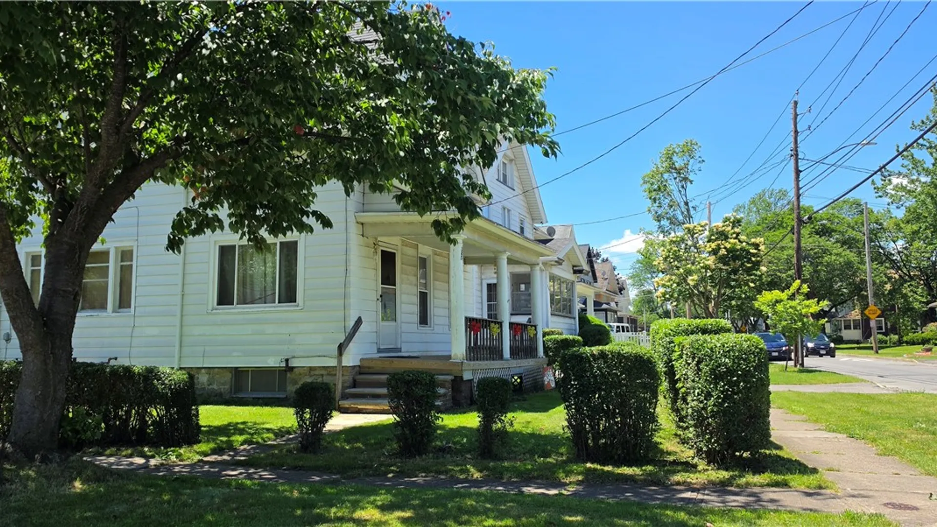Property at 385 Fernwood Avenue, Rochester, NY 14609 4