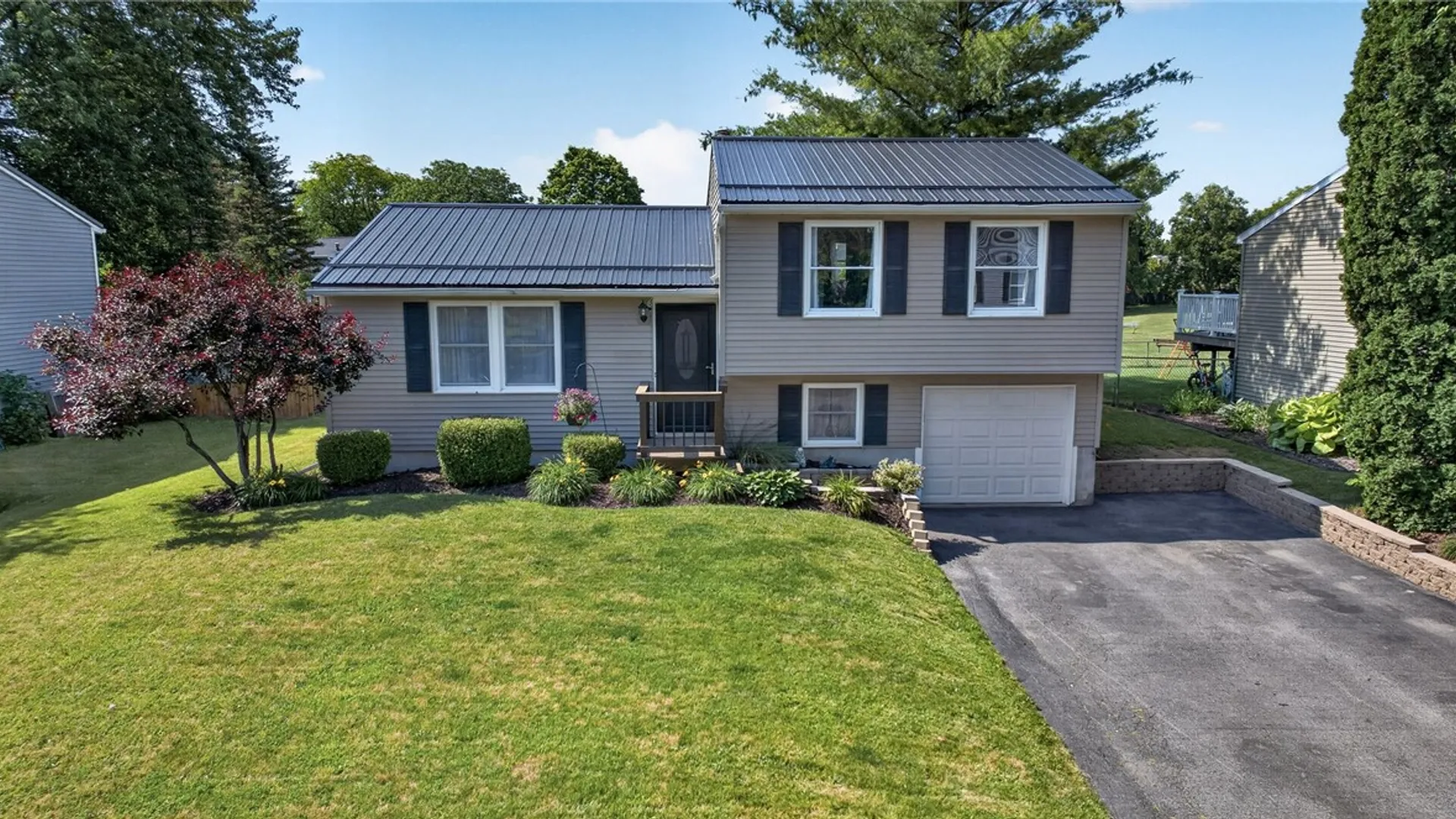 Property at 5759 Wishing Well Lane, Farmington, NY 14425 2
