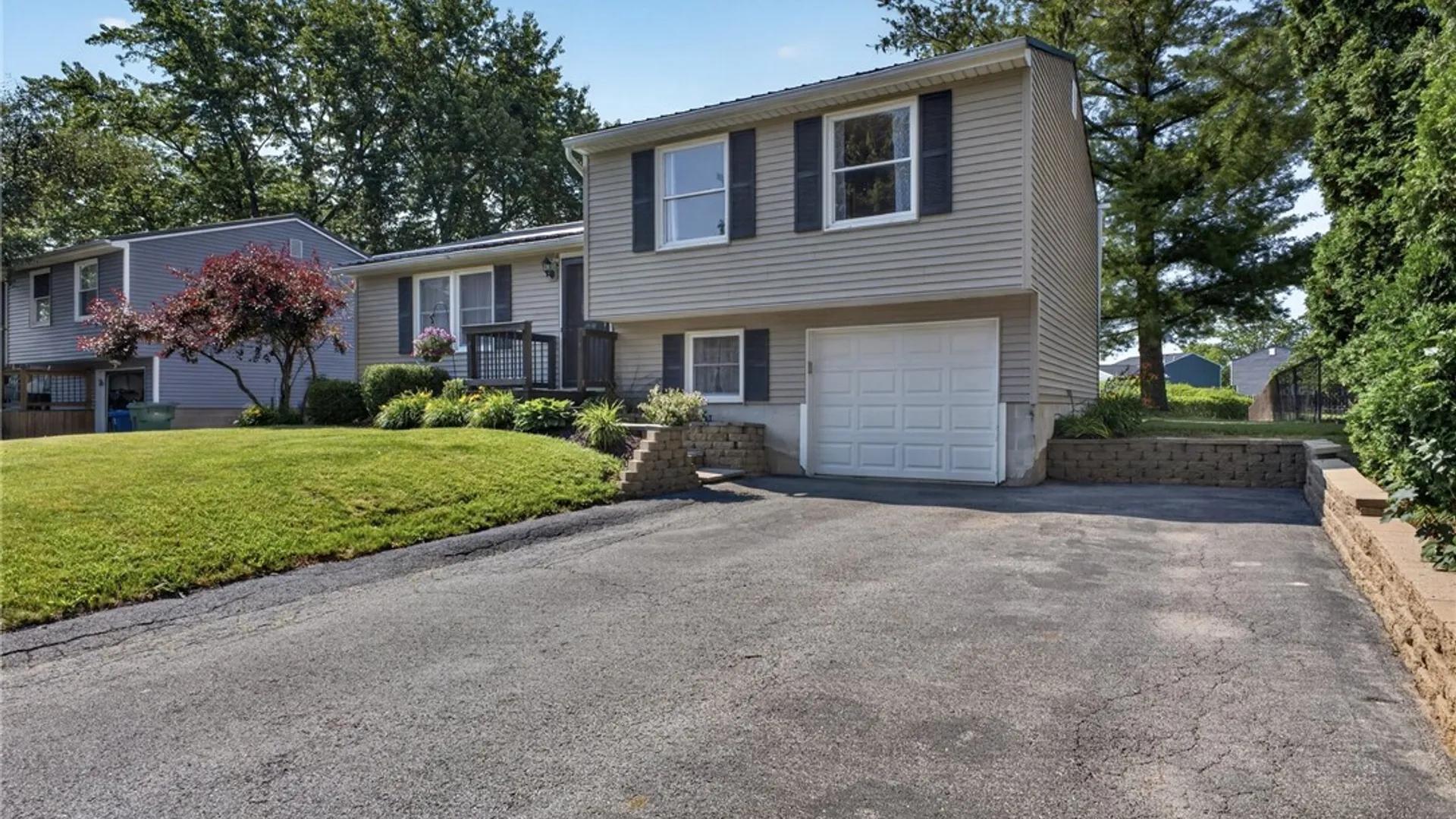 Property at 5759 Wishing Well Lane, Farmington, NY 14425 3