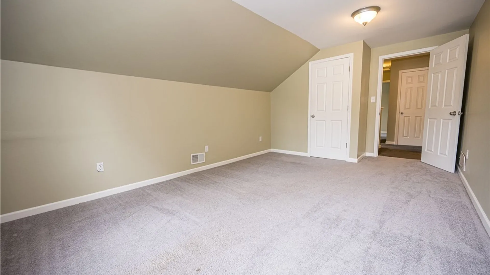 Property at 45 Sunset Creek Drive, West Seneca, NY 14224 23