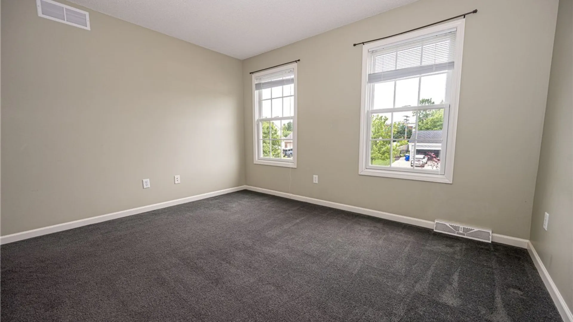 Property at 45 Sunset Creek Drive, West Seneca, NY 14224 31