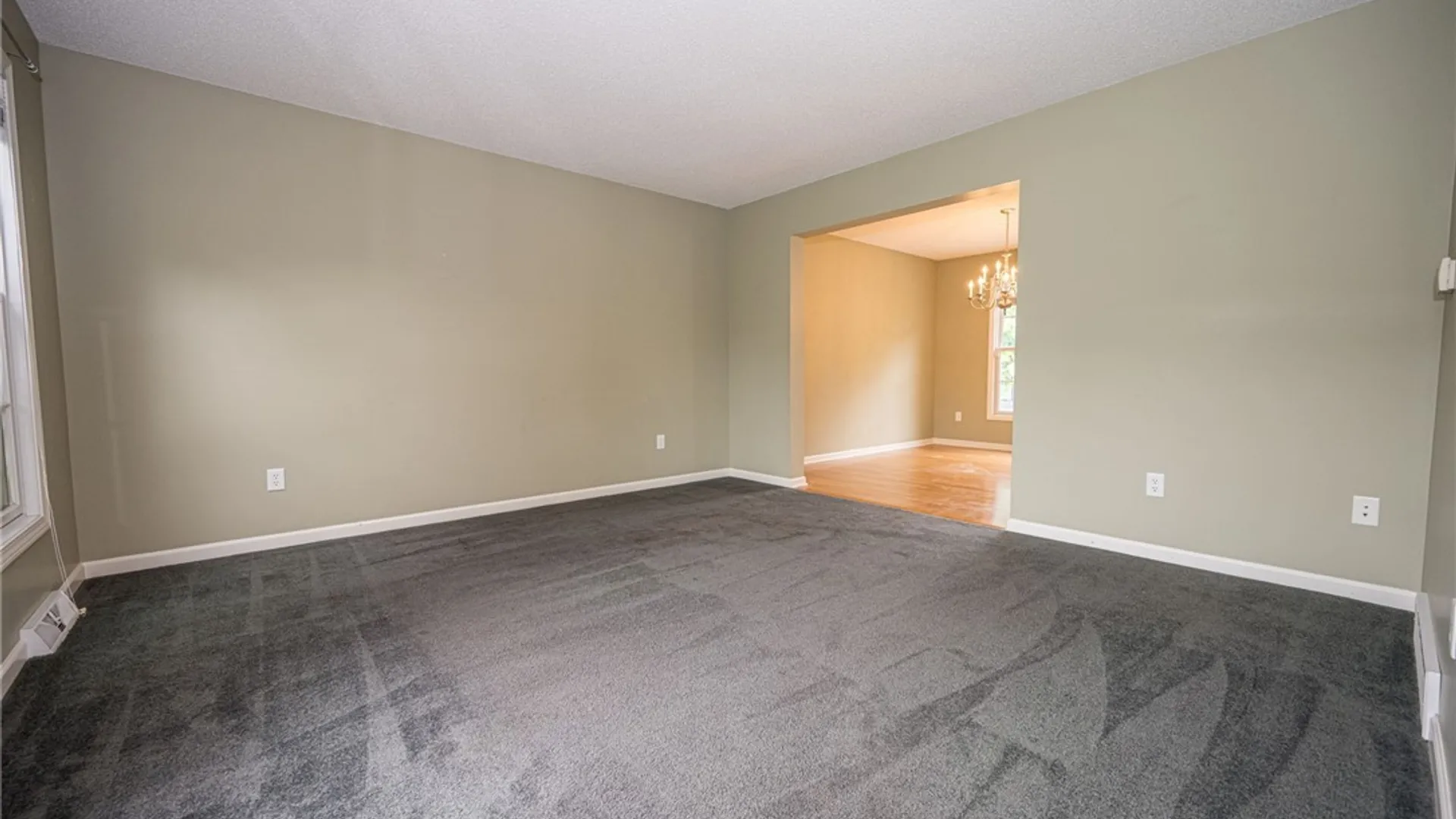 Property at 45 Sunset Creek Drive, West Seneca, NY 14224 4