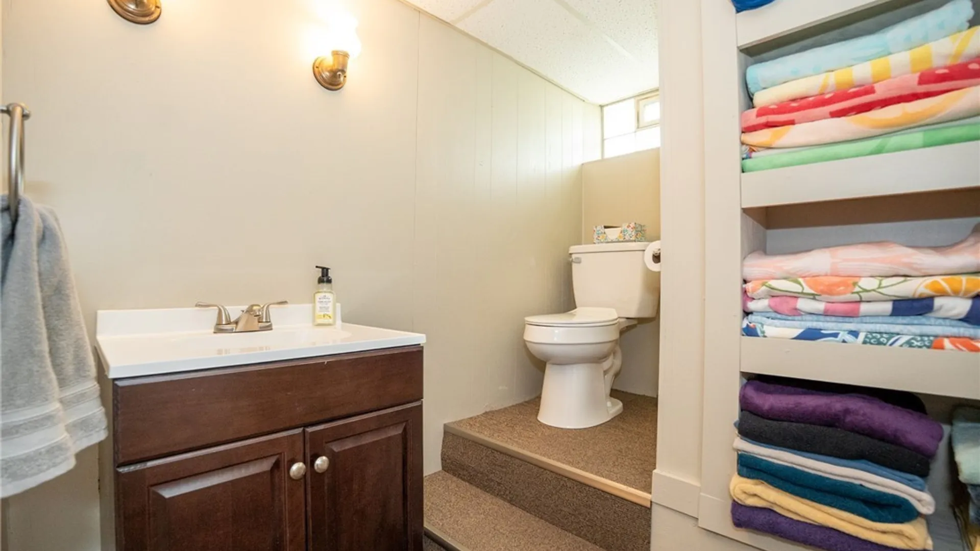 Property at 48 Castlewood Drive, Cheektowaga, NY 14227 45