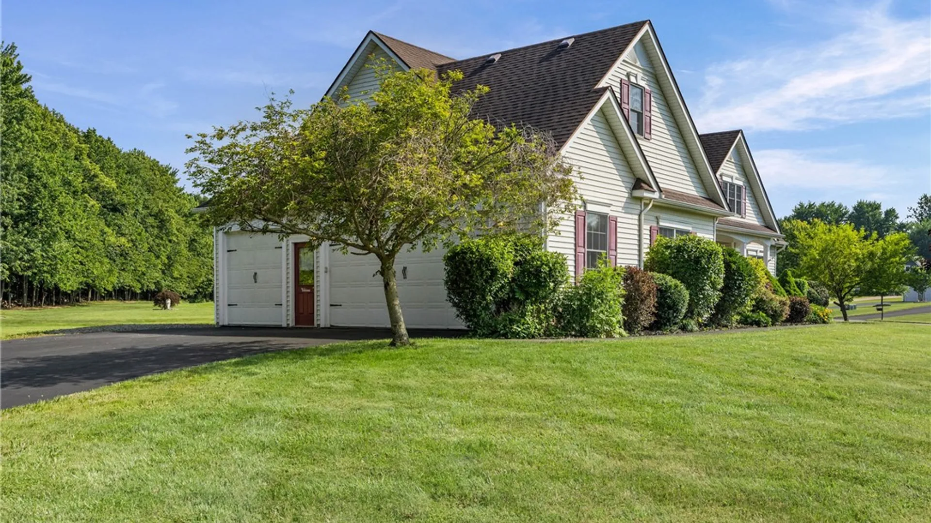 Property at 1886 Surrey Crossing, Ontario, NY 14519 3