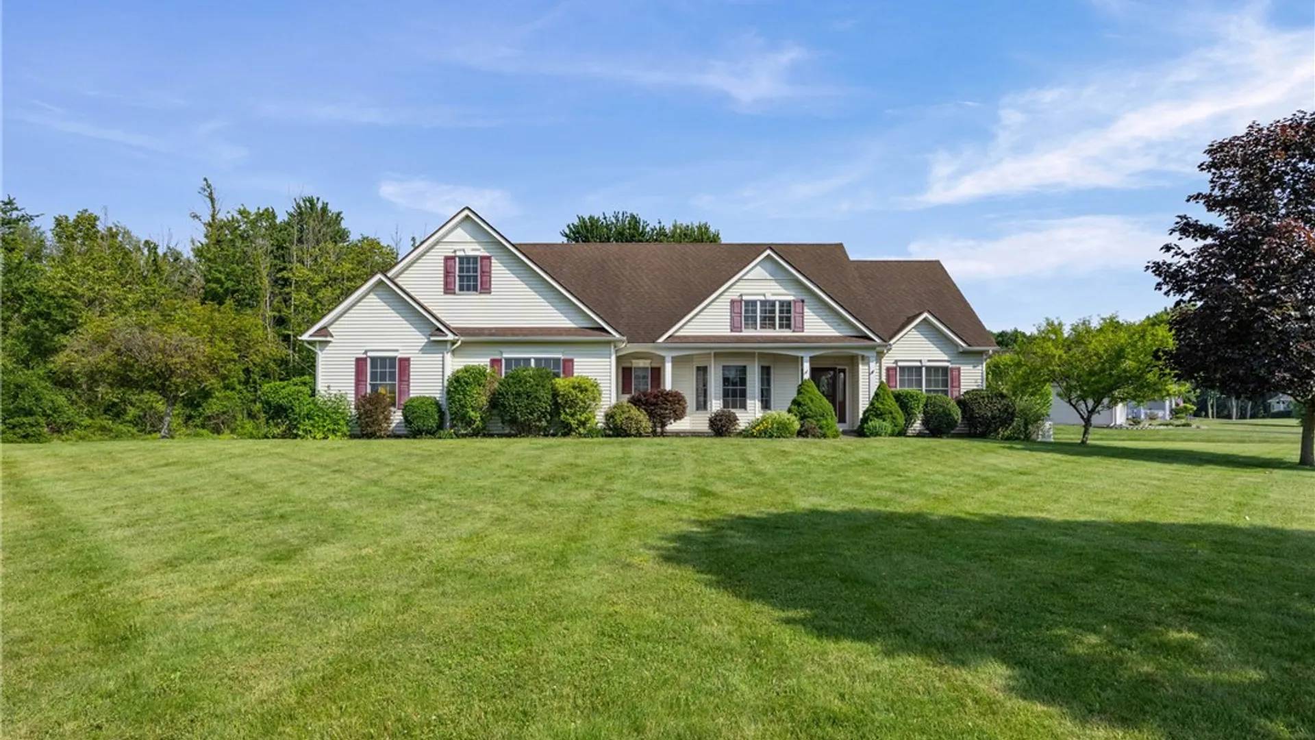 Property at 1886 Surrey Crossing, Ontario, NY 14519 4