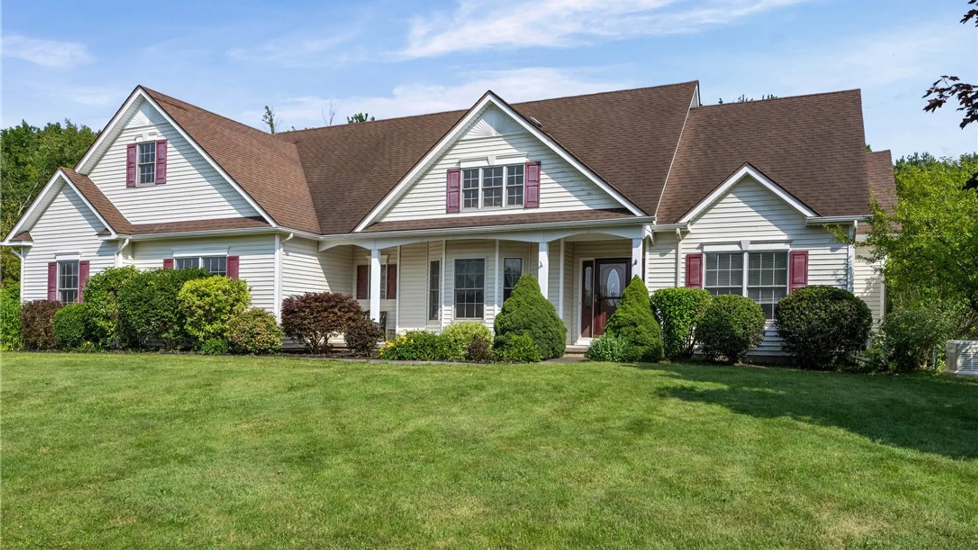 Property at 1886 Surrey Crossing, Ontario, NY 14519 5