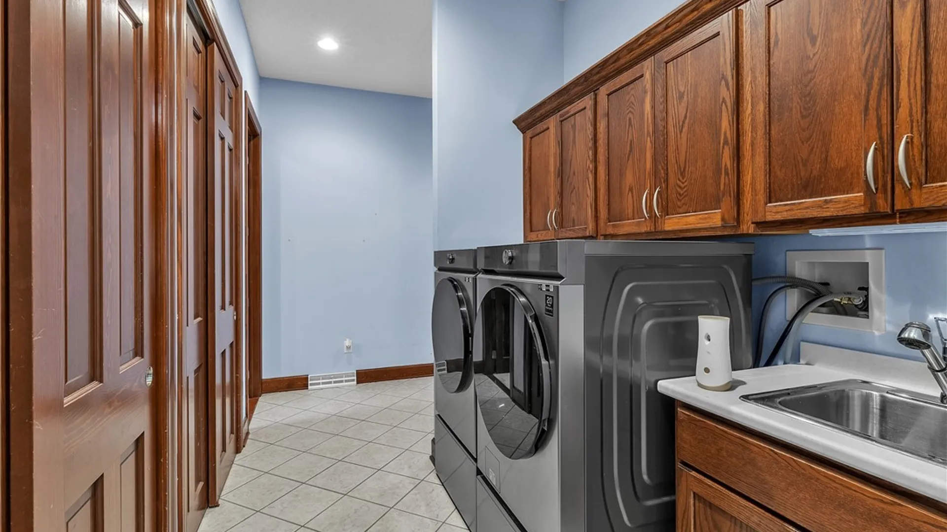 Property at 5460 Pinecrest Drive, Niagara, NY 14094 16