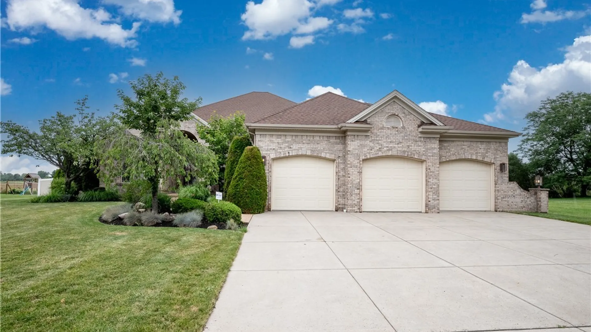 Property at 5460 Pinecrest Drive, Niagara, NY 14094 4