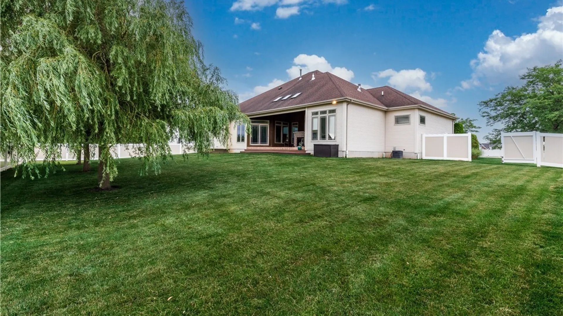 Property at 5460 Pinecrest Drive, Niagara, NY 14094 40