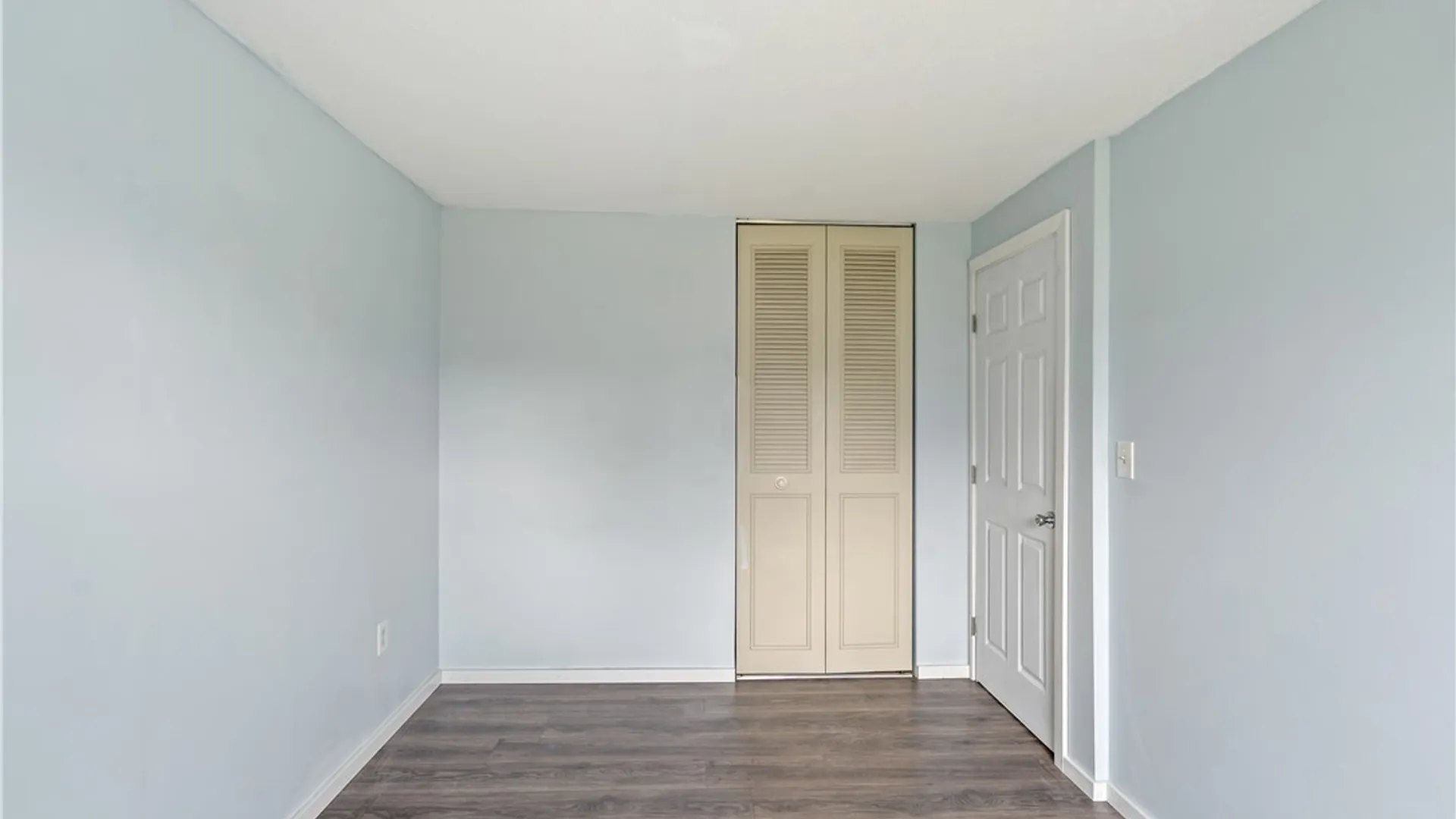 Property at 47 W Toulon Drive, Cheektowaga, NY 14227 27