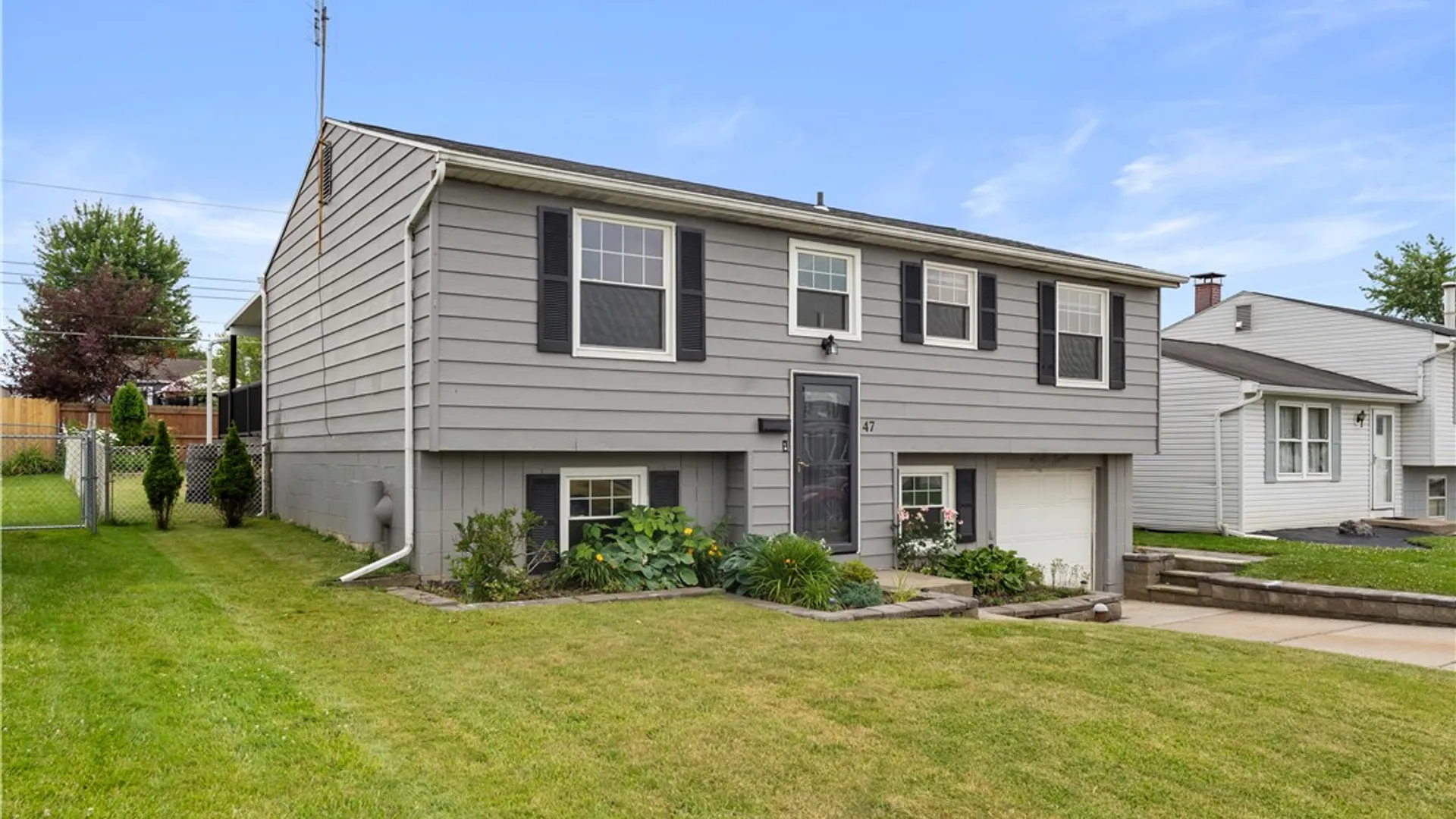 Property at 47 W Toulon Drive, Cheektowaga, NY 14227 3