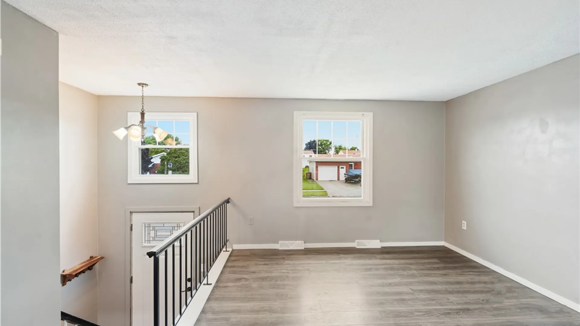 Property at 47 W Toulon Drive, Cheektowaga, NY 14227 4
