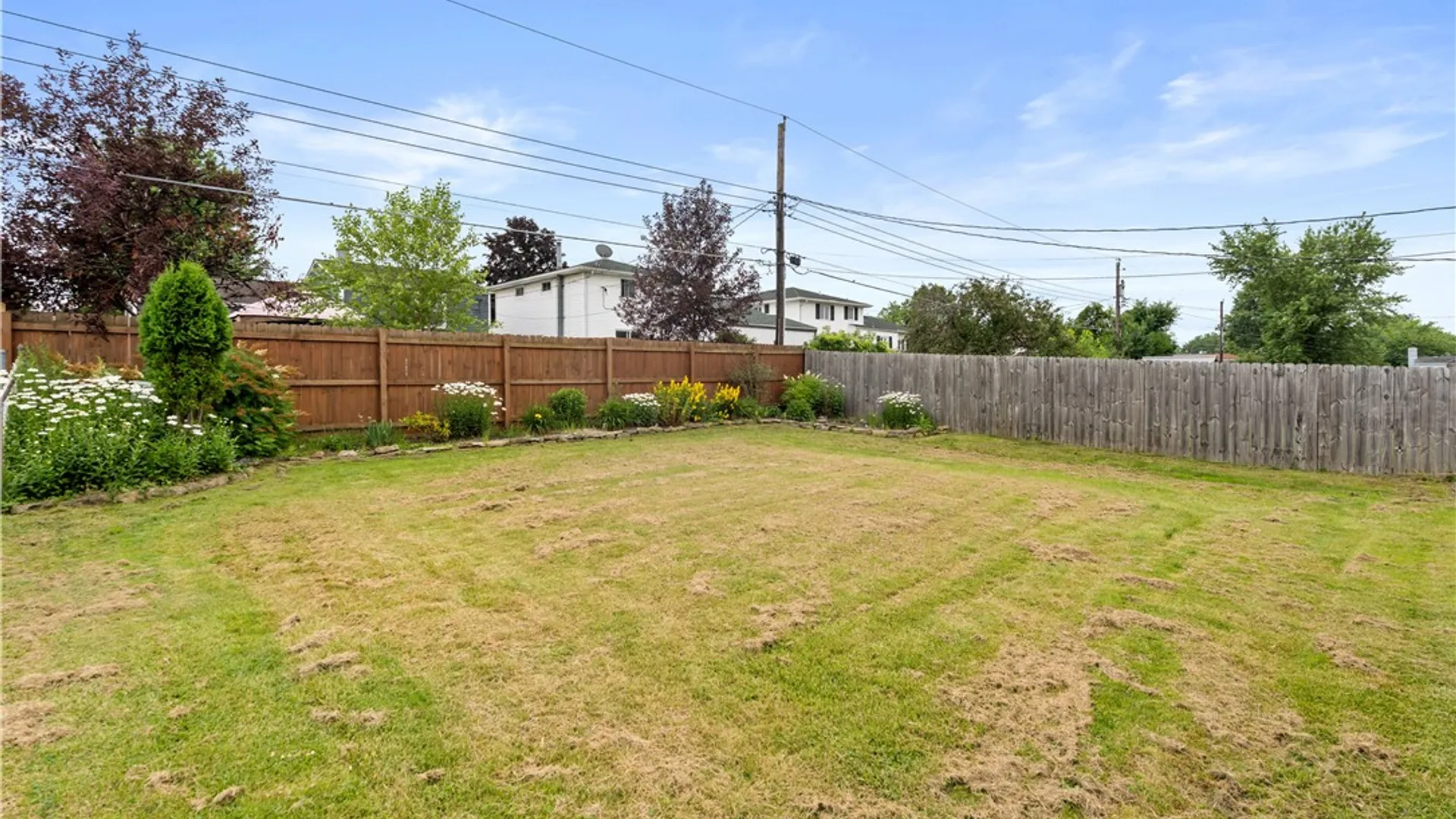 Property at 47 W Toulon Drive, Cheektowaga, NY 14227 42