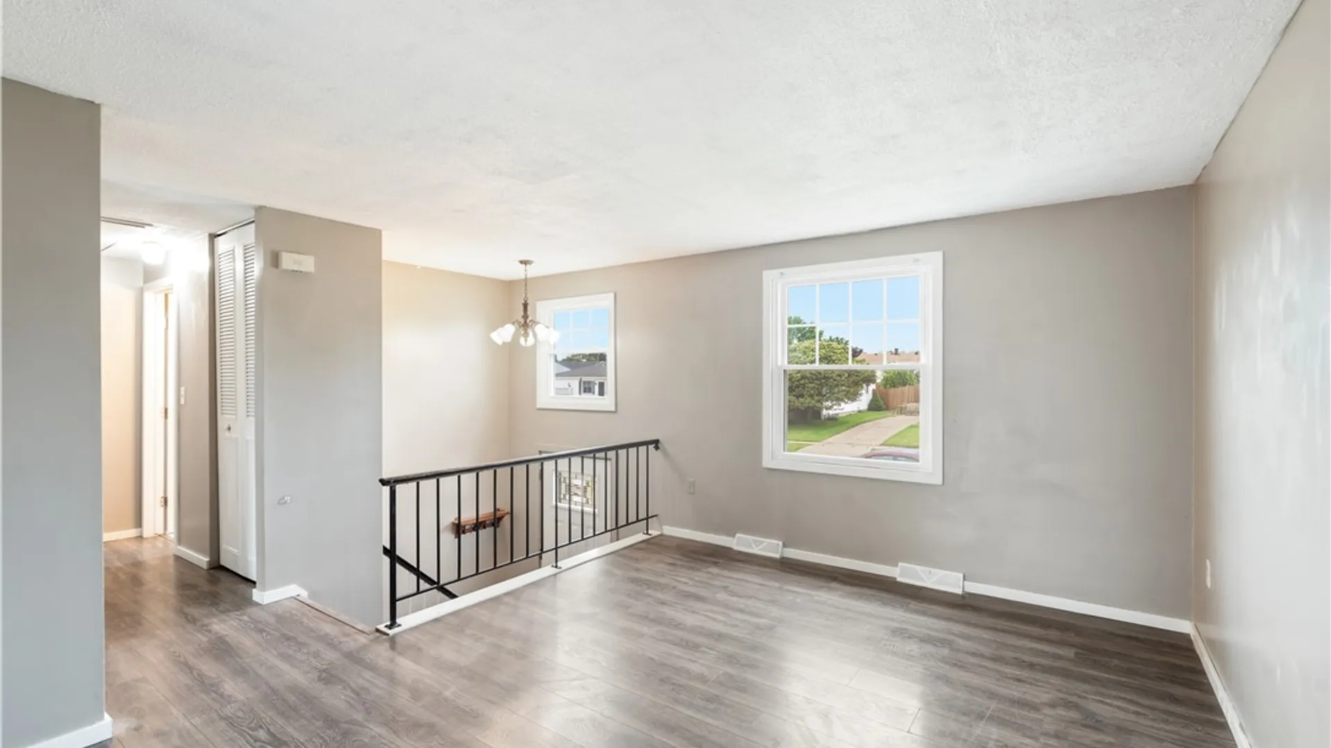 Property at 47 W Toulon Drive, Cheektowaga, NY 14227 8