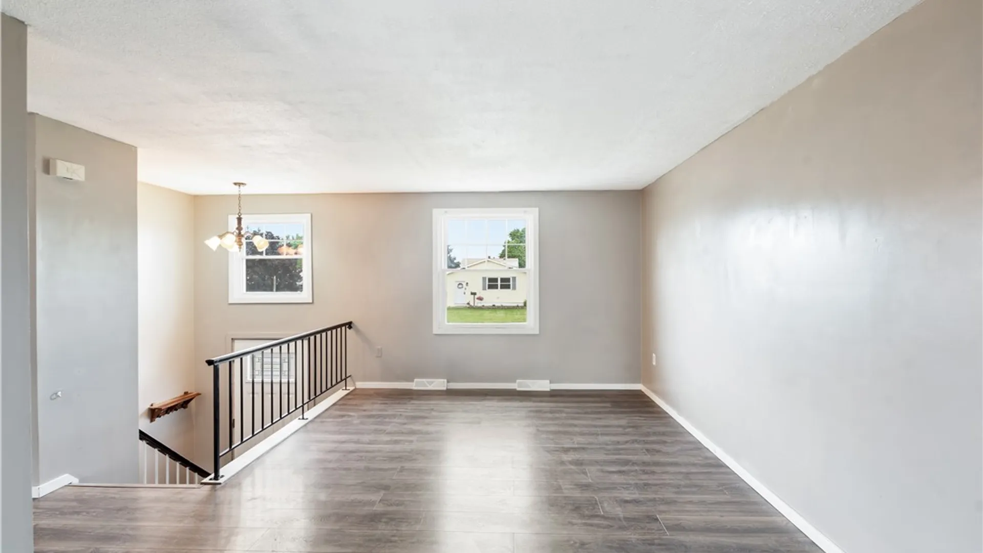 Property at 47 W Toulon Drive, Cheektowaga, NY 14227 9