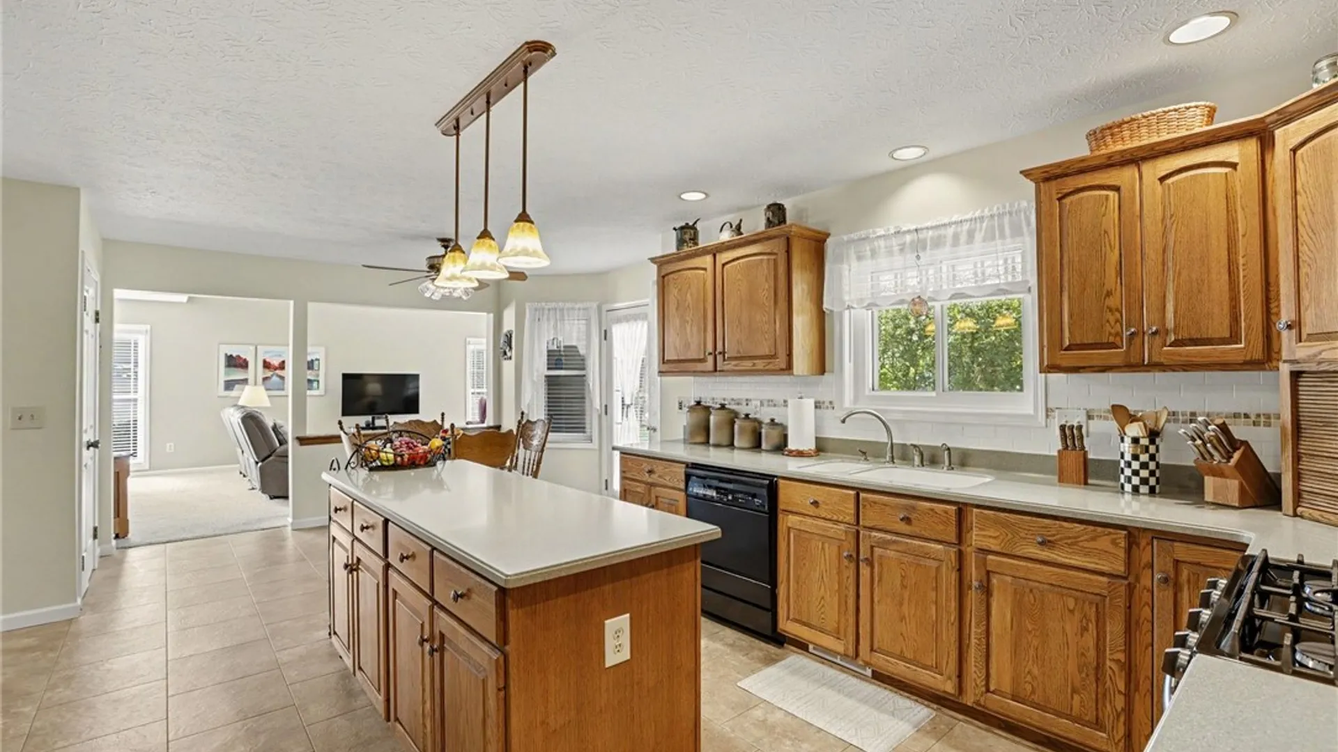 Property at 495 Granger Cir, Webster, NY 14580 10