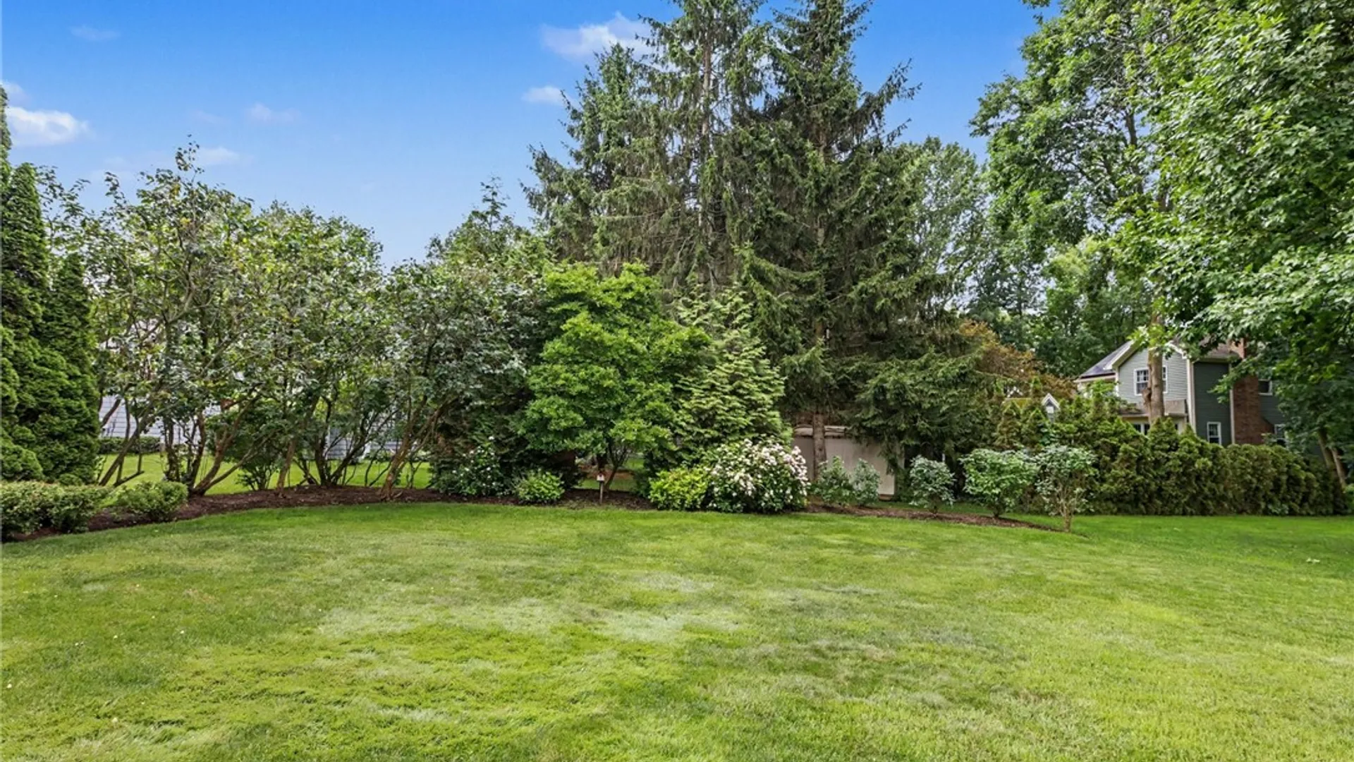Property at 495 Granger Cir, Webster, NY 14580 28