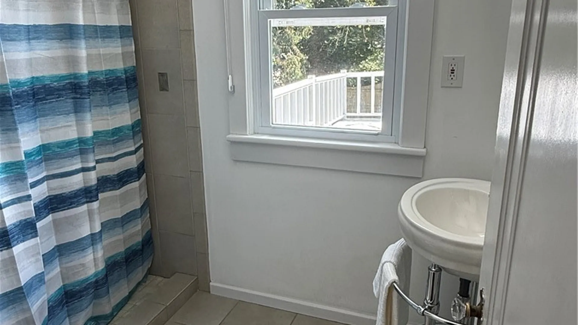 Property at 4 Lynacres Boulevard, DeWitt, NY 13066 17
