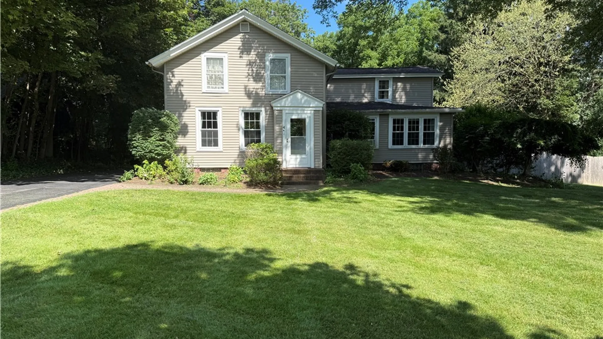 Property at 4 Lynacres Boulevard, DeWitt, NY 13066 2