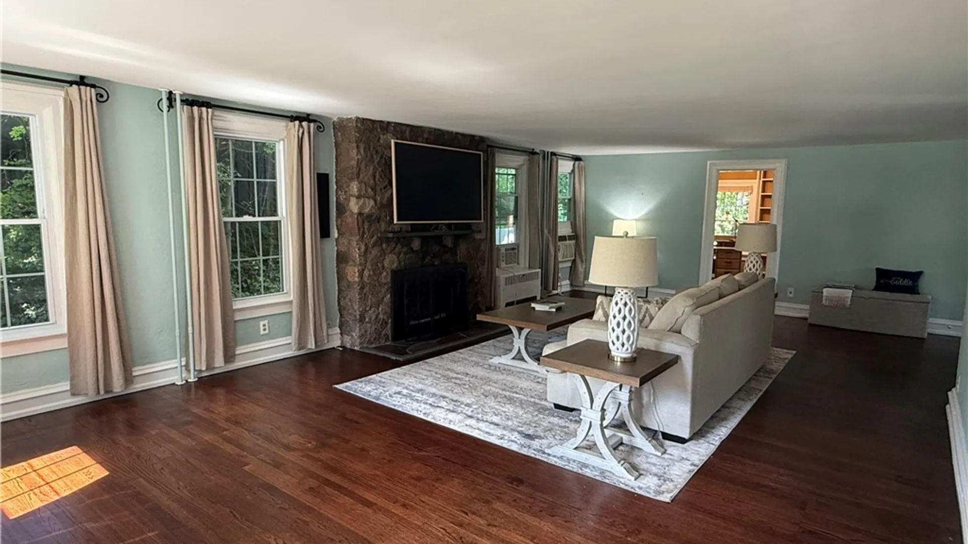 Property at 4 Lynacres Boulevard, DeWitt, NY 13066 3