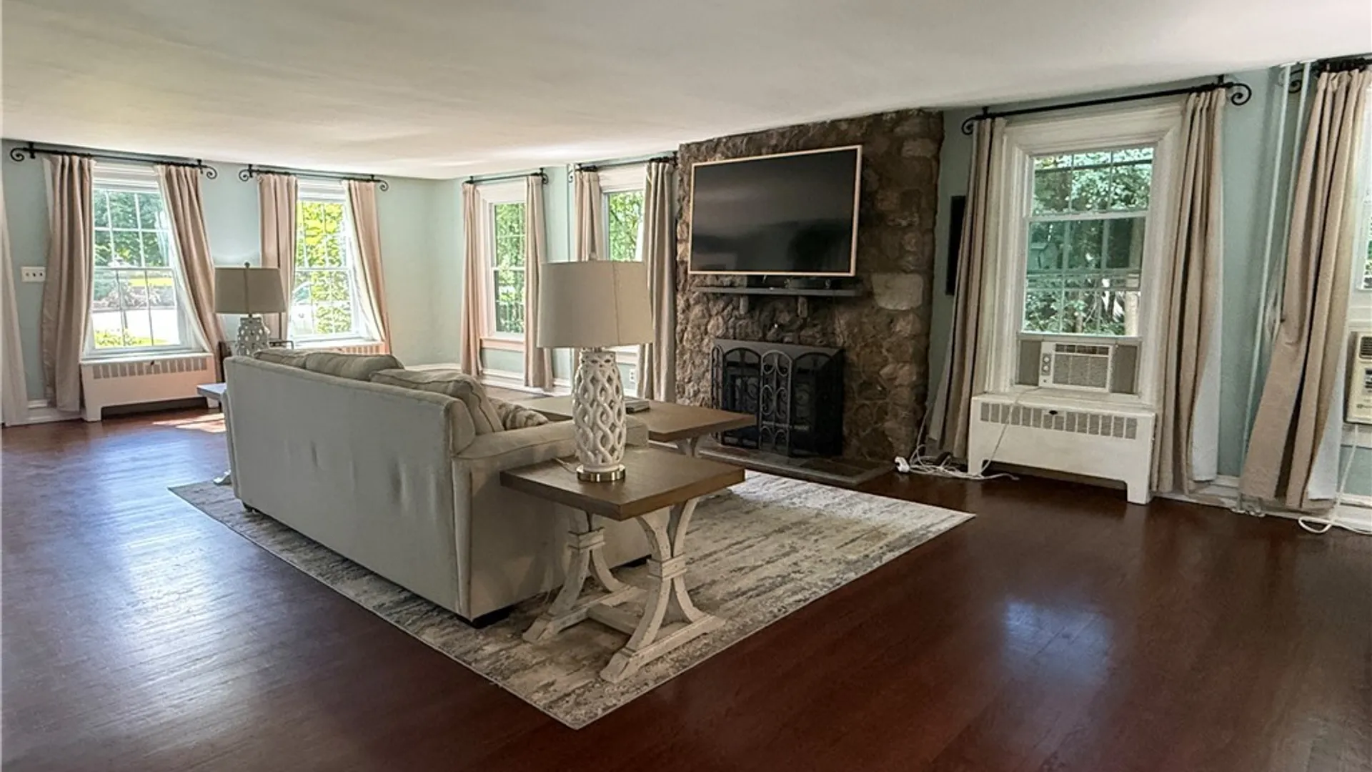 Property at 4 Lynacres Boulevard, DeWitt, NY 13066 4