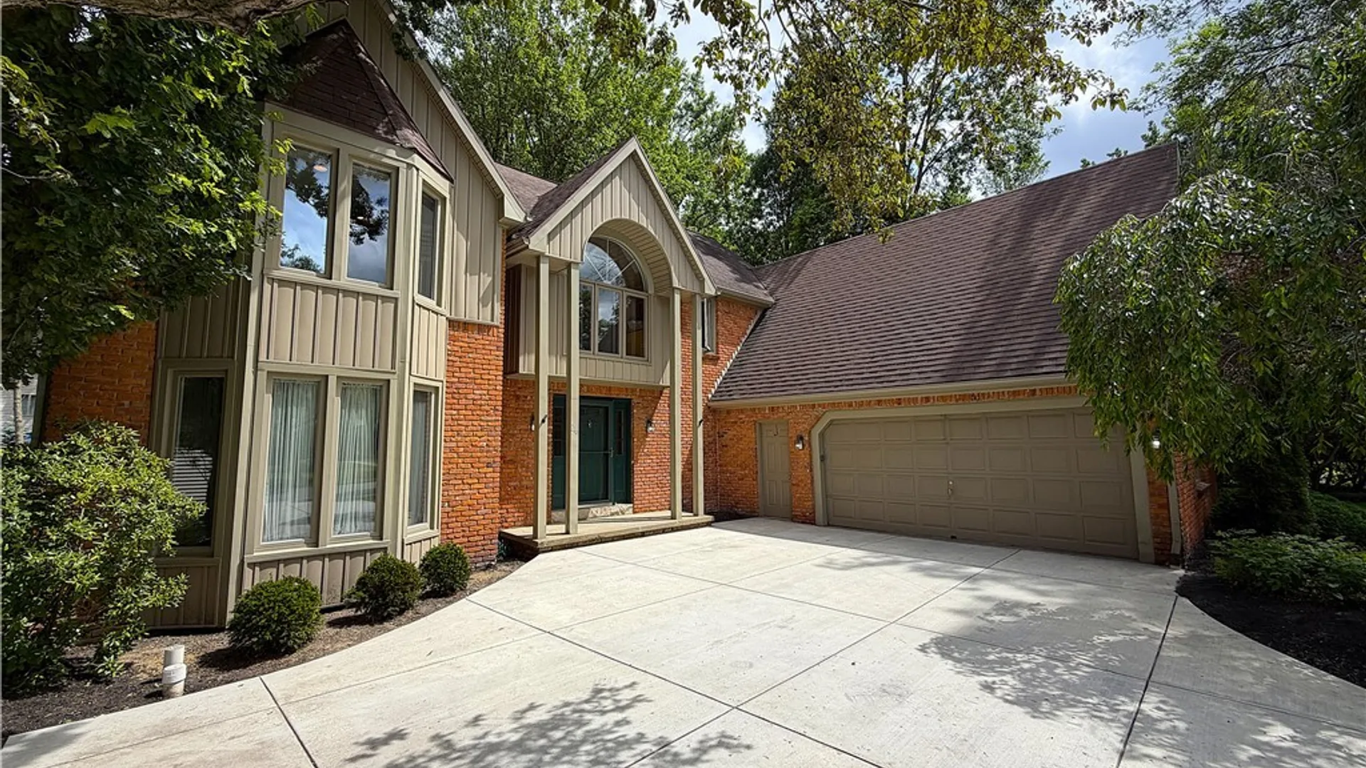 Property at 216 Quail Hollow Lane, Amherst, NY 14051 2