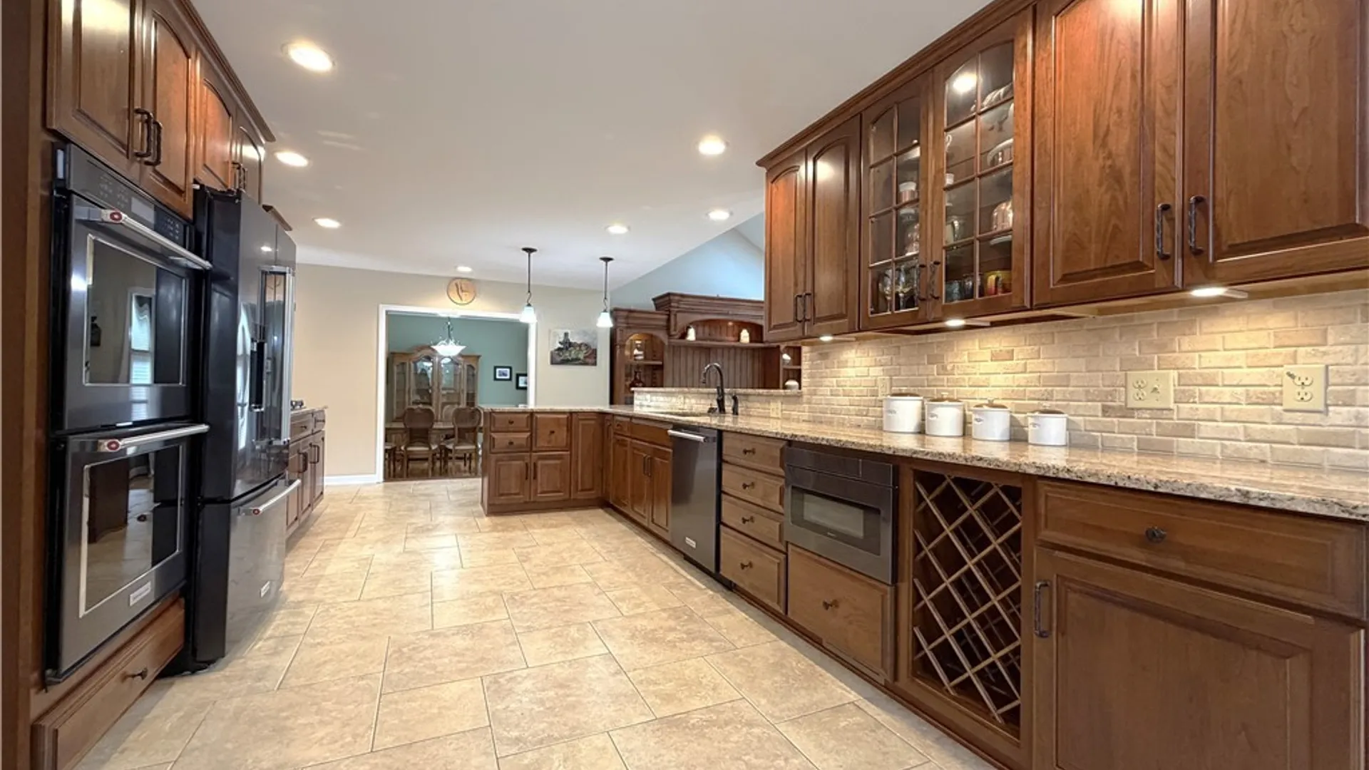 Property at 216 Quail Hollow Lane, Amherst, NY 14051 4
