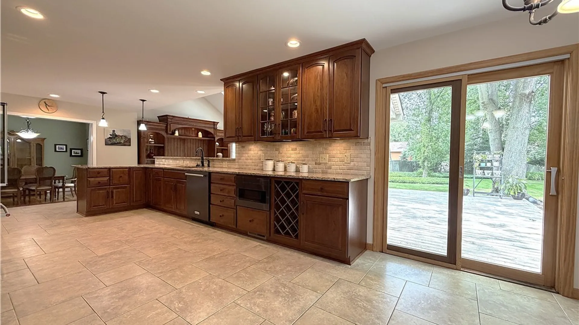 Property at 216 Quail Hollow Lane, Amherst, NY 14051 6