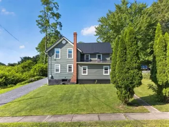 153 W Dezeng Street, Galen, NY 14433