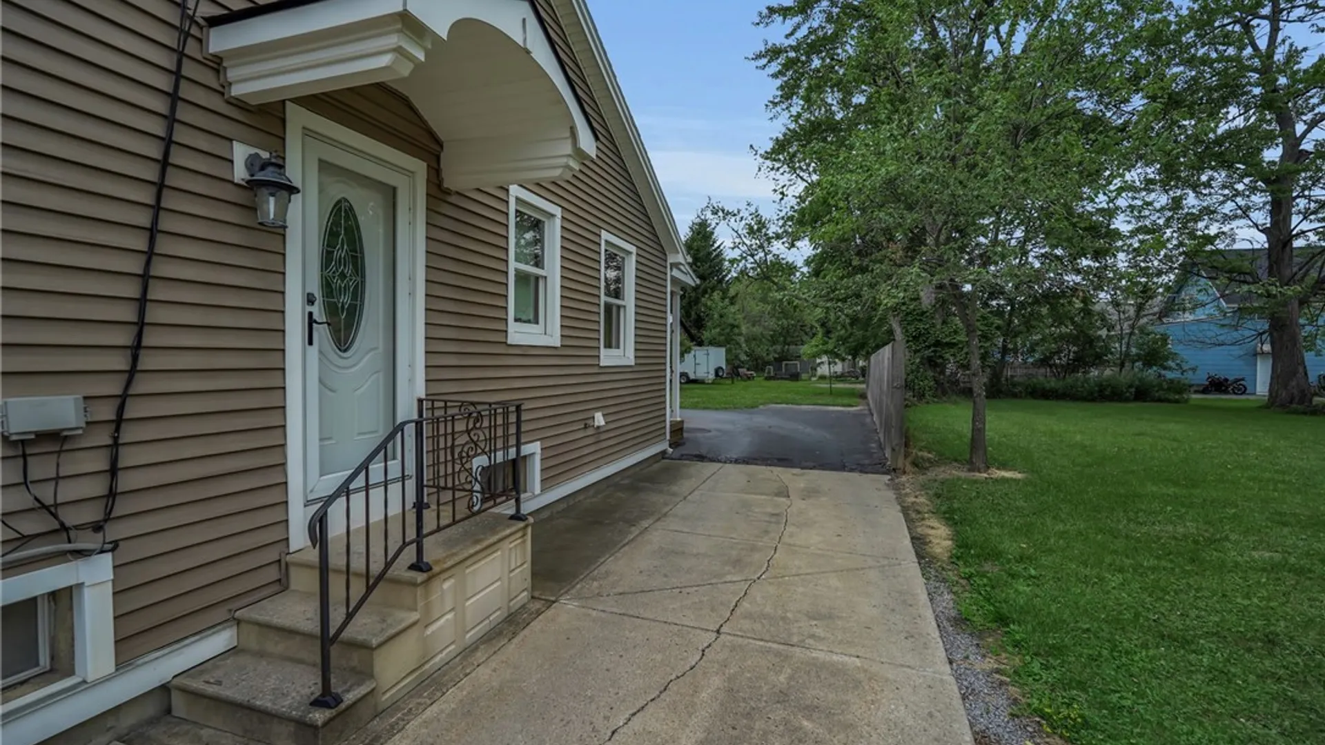 Property at 1904 Union Road, West Seneca, NY 14224 4