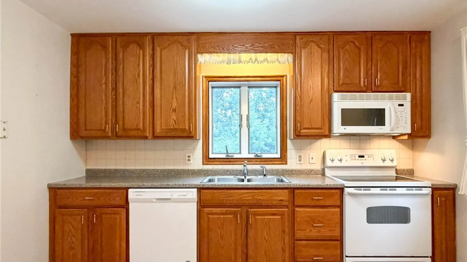 Property at 25 Bonnie Brae, Utica, NY 13501 10