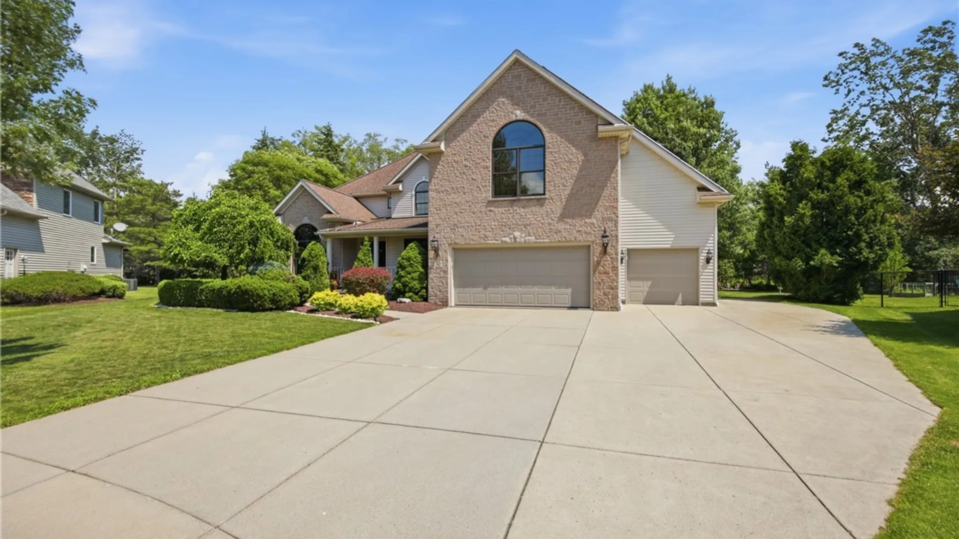 Property at 52 Quail Run Lane, Lancaster, NY 14086 2