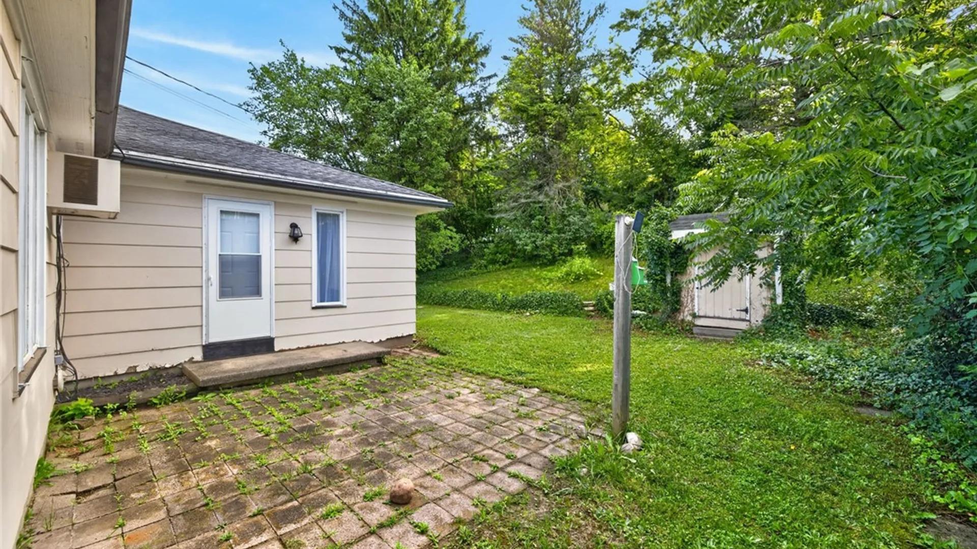 Property at 160 Sherwood Drive, Parma, NY 14468 4
