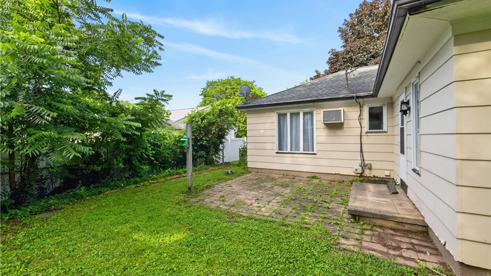 Property at 160 Sherwood Drive, Parma, NY 14468 5