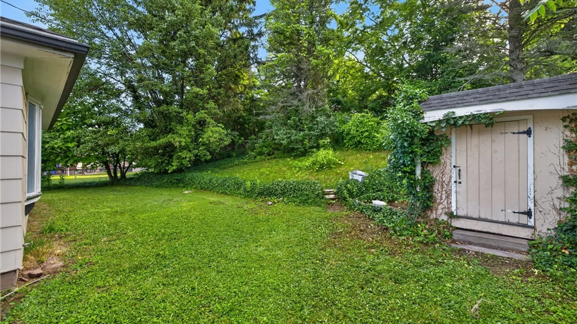 Property at 160 Sherwood Drive, Parma, NY 14468 6