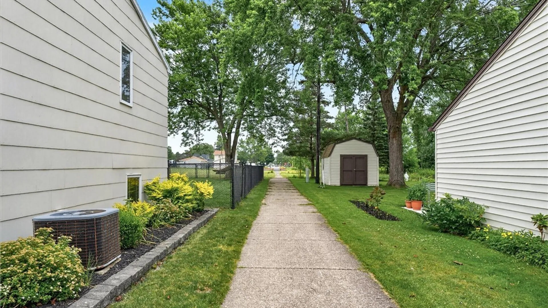 Property at 114 Chateau Court, Cheektowaga, NY 14043 40