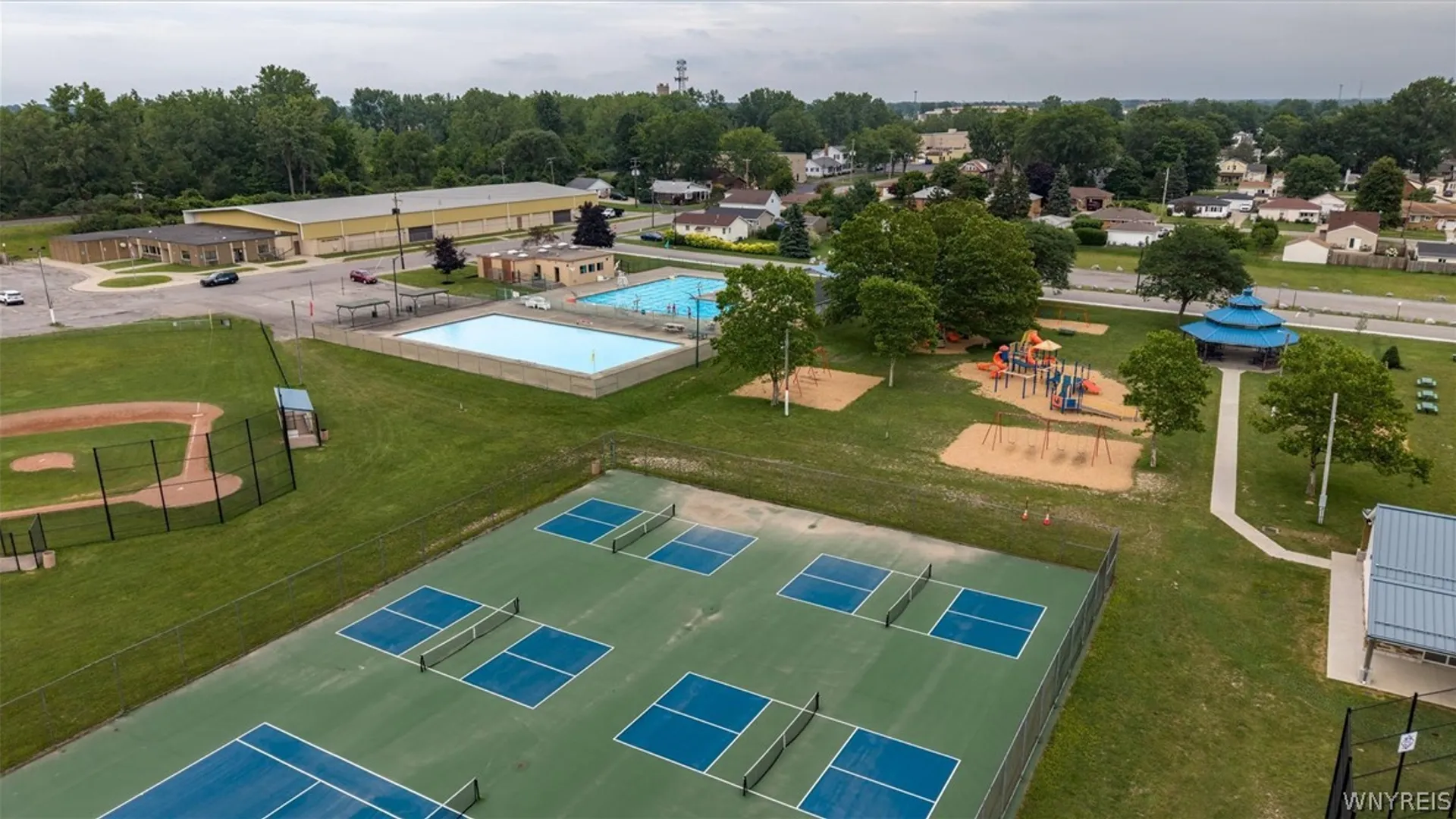 Property at 114 Chateau Court, Cheektowaga, NY 14043 41