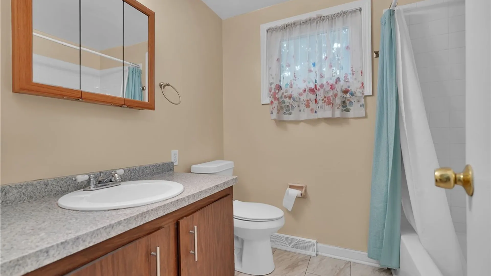 Property at 590 Potters Road, West Seneca, NY 14224 18
