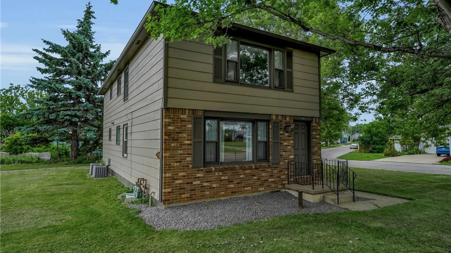 Property at 590 Potters Road, West Seneca, NY 14224 2