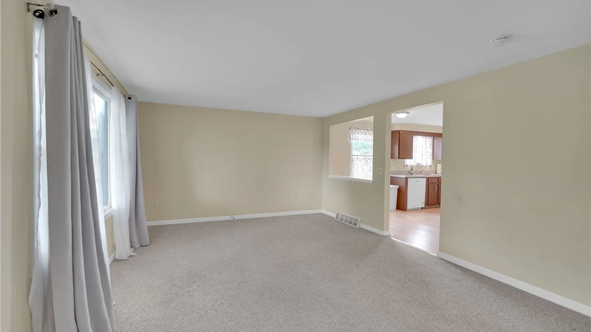 Property at 590 Potters Road, West Seneca, NY 14224 5