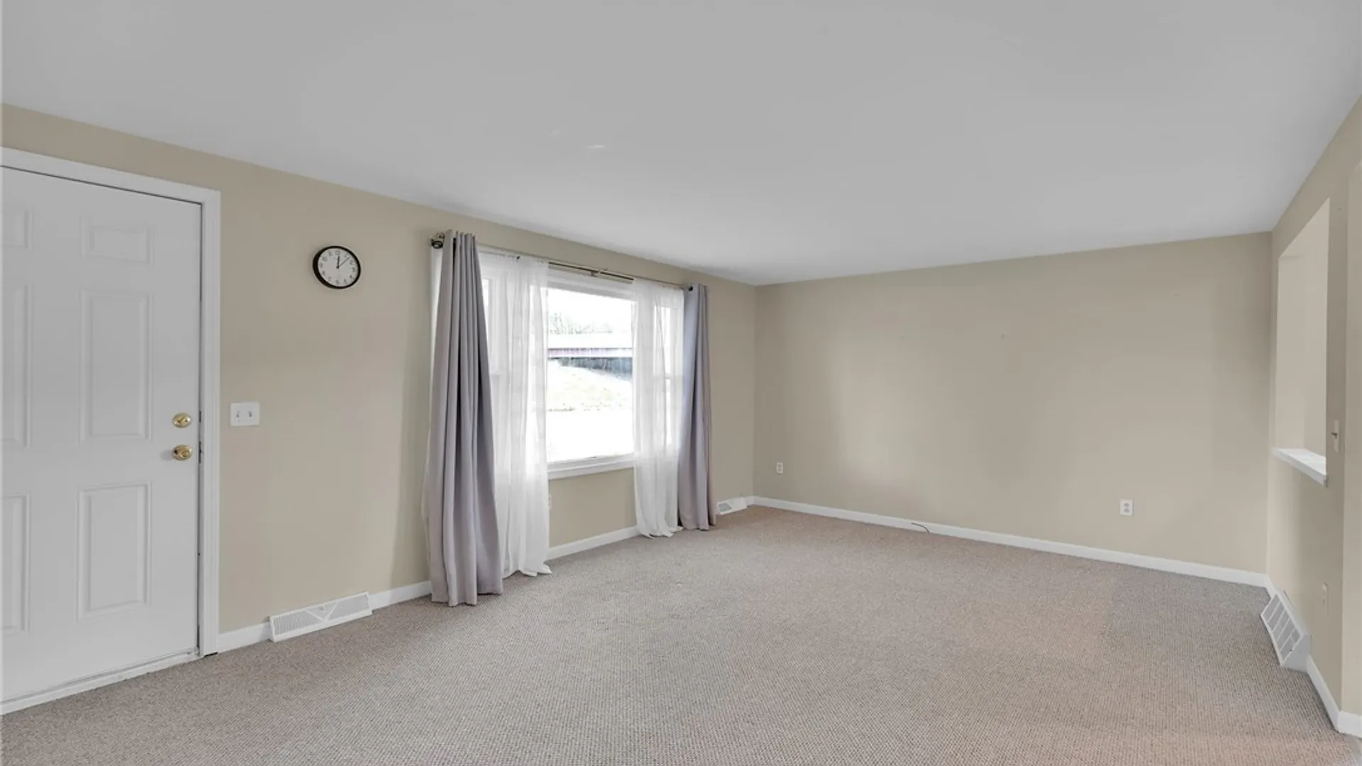 Property at 590 Potters Road, West Seneca, NY 14224 6