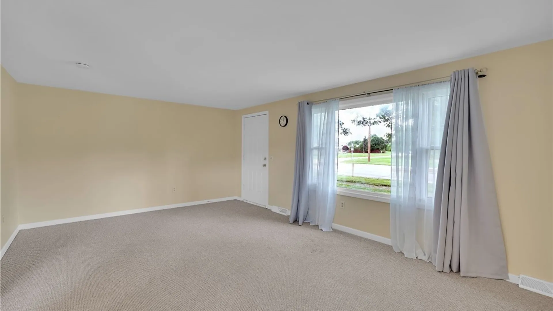 Property at 590 Potters Road, West Seneca, NY 14224 7