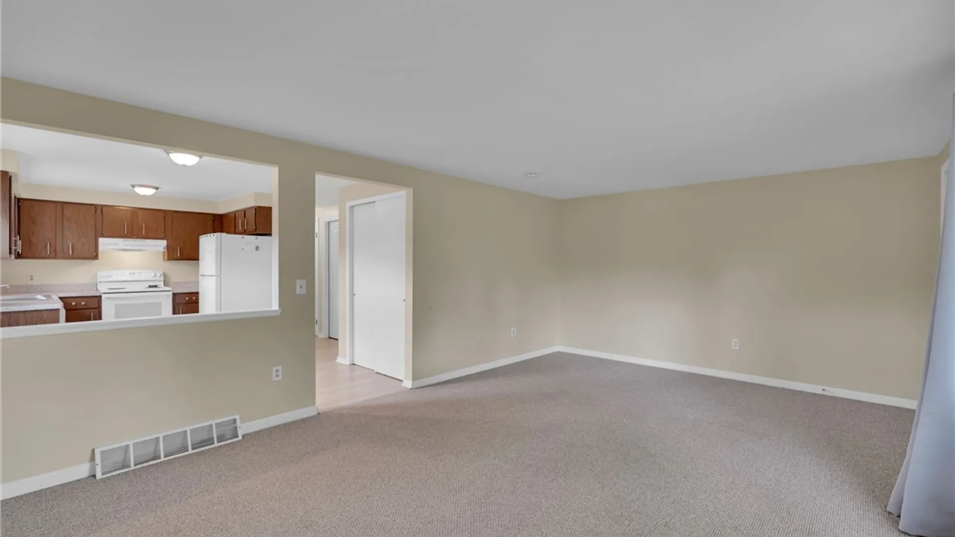 Property at 590 Potters Road, West Seneca, NY 14224 8